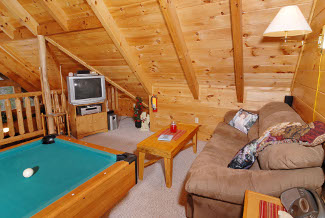 Pigeon Forge Pet Friendly Pool Table Cabin